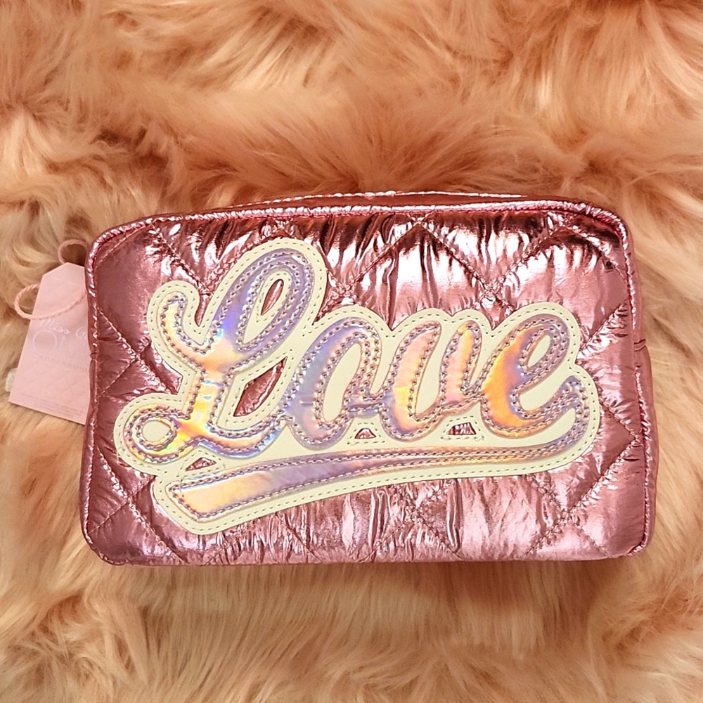 Brand New MISS GWEN'S OMG LOVE BUBBLE GUM BEAUTY CASE